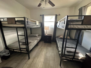 Bekahouse Hostel with parking, backyard and laundry